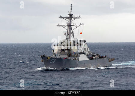 Die geführte Anti-raketen-Zerstörer USS der Sullivans (DDG68) die Durchfuhr den Atlantischen Ozean Stockfoto