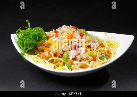 Koreanische Salat mit Mais und Paprika Stockfoto