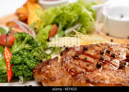 Steak mit Gemüse Stockfoto