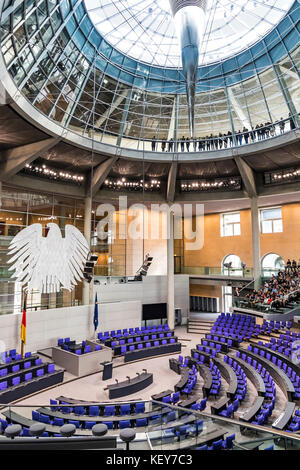 Innenraum des Plenarsaals (Sitzungssaal) des Deutschen Bundestages Stockfoto