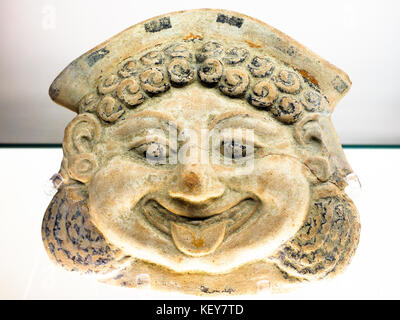 Terrakotta-Antefix (dekoriertes Ende einer Dachziegel) mit einem Gorgoneion, hergestellt in Sizilien um 490 v. Chr Stockfoto