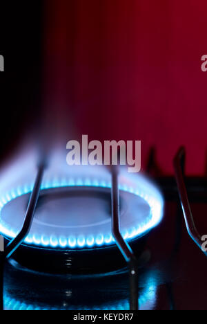 Kocher Gas Brenner mit brennenden Flamme Stockfoto
