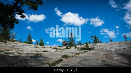 Gletscherratik und Granitlagerplatz, Desolation Wilderness, Kalifornien Stockfoto