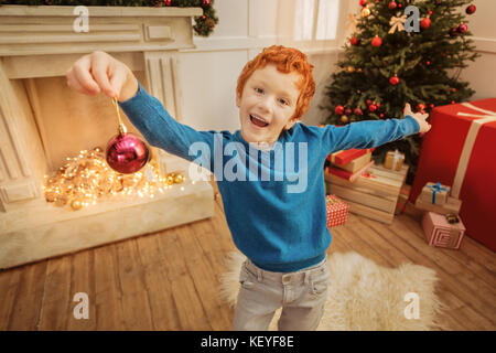 Happy redhead Kind Spaß und breit grinsend Stockfoto