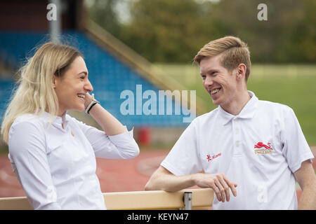 Niamh Emerson und Tom Bosworth während der Ankündigung der England Athletics Mannschaft für die Commonwealth Games im Alexander Stadium in Birmingham. DRÜCKEN SIE ASSOZIATION Foto. Bilddatum: Dienstag, 24. Oktober 2017. Siehe PA Story ATHLETICS England. Das Foto sollte lauten: Aaron Chown/PA Wire Stockfoto