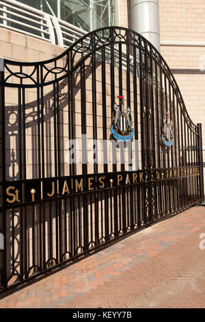 Die Newcastle United Football Club Tore in Newcastle-upon-Tyne, England. Die Tore außerhalb von St James' Park. Stockfoto