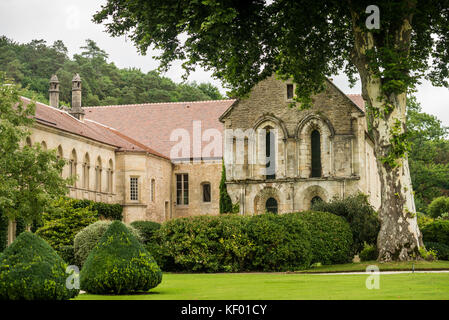 Blick auf die berühmten Zisterzienser Abtei von Fontenay, ein UNESCO-Weltkulturerbe seit 1981, Burgund, Frankreich, Europa. Stockfoto