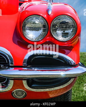Vintage Red Sports Car – Vorderansicht, Scheinwerfer und Stoßfänger Stockfoto