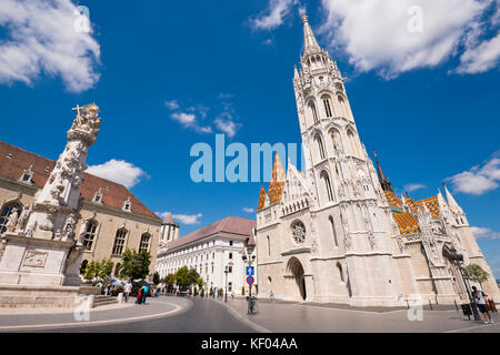 Horizontale Ansicht der Matthiaskirche in Budapest. Stockfoto