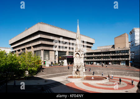Birmingham Central Library, Chamberlain Square, Birmingham, West Midlands. Allgemeine Ansicht der Bibliothek, aus dem Norden Giebel des Rathauses. Brutalis Stockfoto