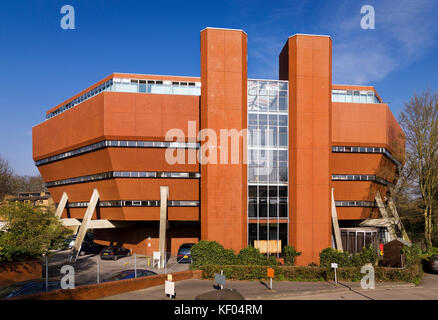 Das Queen's College, Oxford, Oxfordshire. Allgemeine Ansicht eines Florey Building, St Clements' Straße, entworfen von James Stirling und Partner 1966-8 und Bu Stockfoto