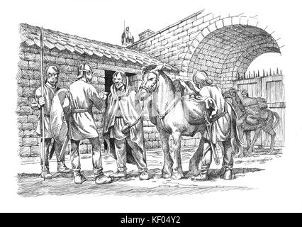 Hadrian's Wall. Wiederaufbau Zeichnung eines Reisenden und seinem Pferd durch römische Soldaten auf der südlichen Seite der Knag Burn Gateway bewertet wird. T Stockfoto
