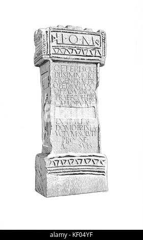 Hadrian's Wall, Chesters Museum. Abbildung zeigt eine steinerne Altar für den Gott Jupiter, ausgegraben vom Richthaus in Vindolanda Roman für Stockfoto