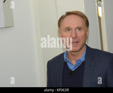 Frankfurt, Deutschland. Oktober 2017. Dan Brown (* 1964) präsentiert sein neuestes Buch Origin, den neuesten Teil der Robert Langdon Buchreihe in einer Presse Stockfoto