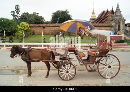 Besuch der Luang Temple in Lampang Stockfoto