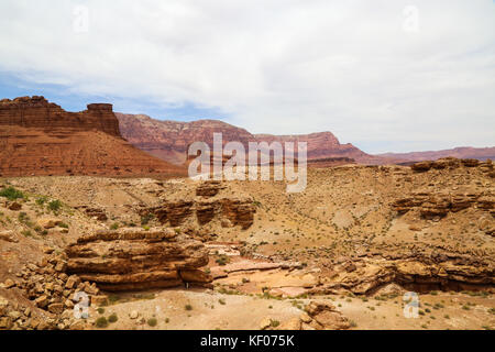 Vermillion Cliffs westlich des Navajo Bridge Interpretive Center, Marble Canyon, AZ Stockfoto