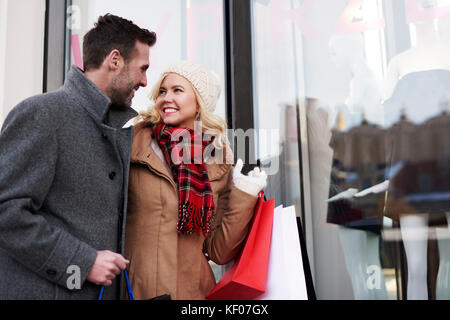 Durch die großen Umsatz in den Geschäften überrascht Stockfoto