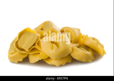 Traditionellen italienischen Tortellini Pasta auf weißem Hintergrund. Stockfoto