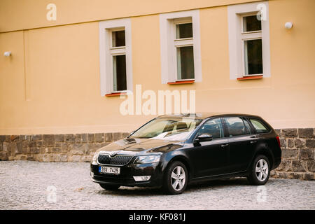 Cesky Krumlov, Tschechische Republik - 26. September 2017: Black Color Skoda Octavia Estate Parking On Street Stockfoto