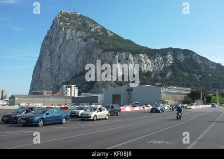 Winston Churchill Avenue, durchquert die Landebahn, Gibraltar, September 2017 Stockfoto