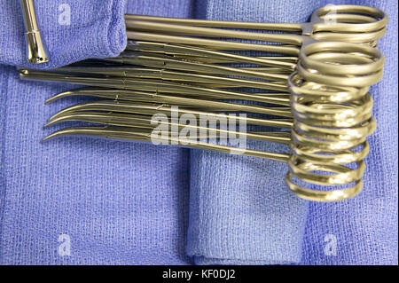 Eine Nahaufnahme eines Chirurgen nähen Scheren aus rostfreiem Stahl. Stockfoto