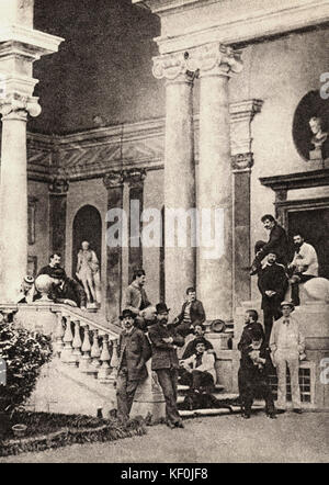 Debussy in Rom in der Villa Medici in weisse Jacke am vorletzten Schritt. 1862-1918 Stockfoto