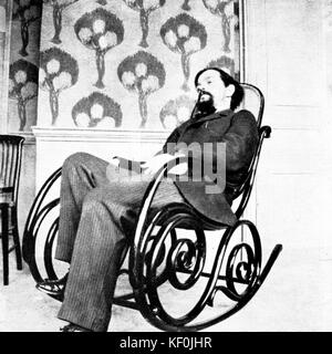 Claude Debussy Portrait - im Schaukelstuhl sitzt, c 1894-1897. Der französische Komponist, 22. August 1862 - 25. März 1918. Stockfoto