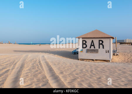 Geschlossen Beach Bar (Chiringuito) im Strand, Parque Natural de las Dunas de Corralejo, Fuerteventura, Kanarische Inseln, Spanien Stockfoto