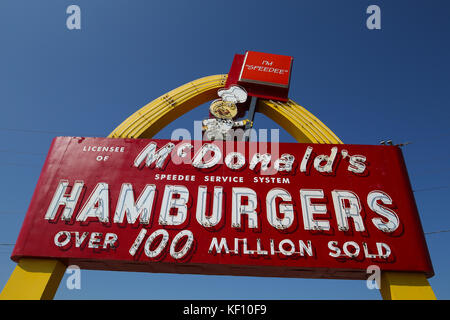 Oldtimer und historische McDonald's Zeichen 1959 in Green Bay, Wisconsin. Die erste McDonald's in Green Bay, Wisconsin, USA. Stockfoto