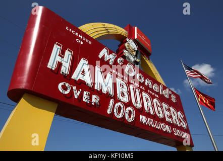 Oldtimer und historische McDonald's Zeichen 1959 in Green Bay, Wisconsin. Die erste McDonald's in Green Bay, Wisconsin, USA. Stockfoto