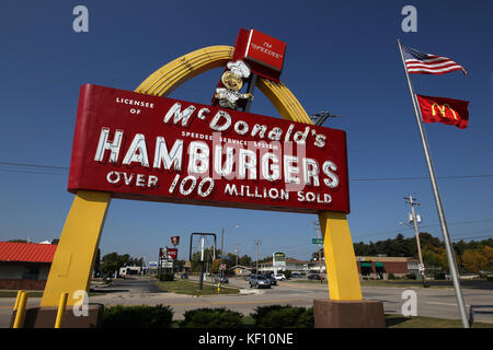 Oldtimer und historische McDonald's Zeichen 1959 in Green Bay, Wisconsin. Die erste McDonald's in Green Bay, Wisconsin, USA. Stockfoto