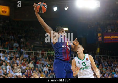 Barcelona, Espana. Oktober 2017. Kevin Seraphin während des Spiels zwischen dem FC Barcelona und Zalgiris Kaunas, das der 3. Woche der Basketball-Euroliga in Barcelona am 24. oktober 2017 entsprach. Quelle: Gtres Información más Comuniación online, S.L./Alamy Live News Stockfoto