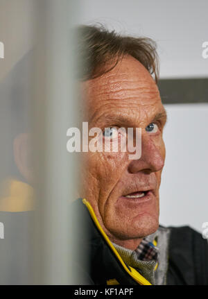 Magdeburg, Deutschland. 24 Okt, 2017. dfb-pokal Fußball Match, Magdeburg, Oktober 24, 2017 Hans-joachim Watzke, Geschäftsführer, BVB-Boss 1.FC Magdeburg - Borussia Dortmund 0-5 dfb-pokal Fußball Match in Magdeburg, 22. Oktober 2017, Saison 2017/2018 Quelle: Peter Schatz/alamy leben Nachrichten Stockfoto