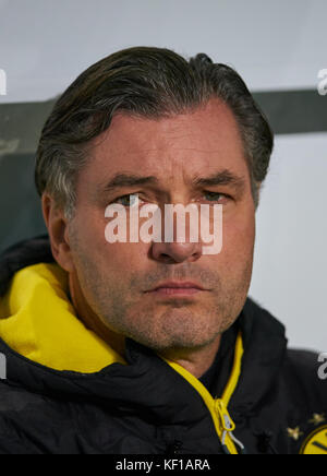 Magdeburg, Deutschland. 24 Okt, 2017. dfb-pokal Fußball Match, Magdeburg, Oktober 24, 2017 Michael Zorc, BVB-manager, ehemaliger Spieler 1.FC Magdeburg - Borussia Dortmund 0-5 dfb-pokal Fußball Match in Magdeburg, 22. Oktober 2017, Saison 2017/2018 Quelle: Peter Schatz/alamy leben Nachrichten Stockfoto