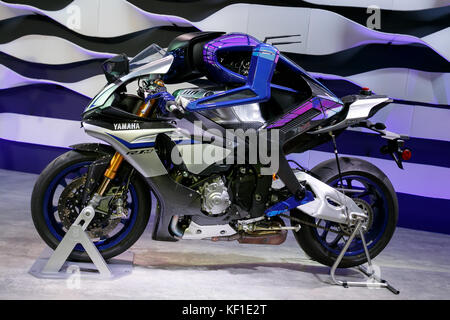 Tokio, Japan. 25. Oktober, 2017. Die neue Yamaha MOTOBOT Ver.2 auf dem Display während der 45. Tokyo Motor Show 2017 in Tokyo Big Sight am 25. Oktober 2017, Tokio, Japan. Tokyo Motor Show 2017 präsentiert neue Mobilitätslösungen von über 153 japanische und ausländische Automobilhersteller. Die Ausstellung ist für die Öffentlichkeit vom 26. Oktober bis 5. November. Credit: Rodrigo Reyes Marin/LBA/Alamy leben Nachrichten Stockfoto