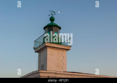 Korsika: Sonnenuntergang auf dem pietra Leuchtturm (1857) an der Spitze der Ile de la Pietra (Stone Island), den Felsvorsprung Île-Rousse (Rote Insel) Stockfoto