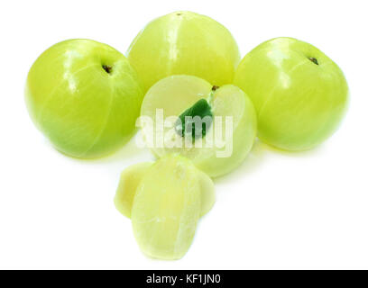 Pflanzliche Amla Früchte mit weißem Hintergrund Stockfoto