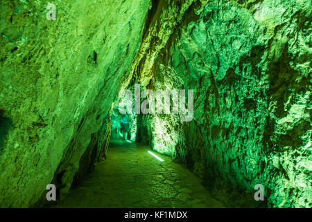 Tunnel in den Felsen in Sa Calobra, Mallorca (Balearen, Spanien) Stockfoto