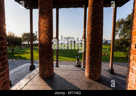 Der Pavillon im Park City Batery Esplanade, New York City Stockfoto