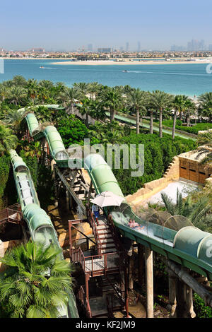 Wasserrutsche in aquaventure Park Hotel Atlantis, The Palm Jumeirah, Dubai, Vereinigte Arabische Emirate Stockfoto