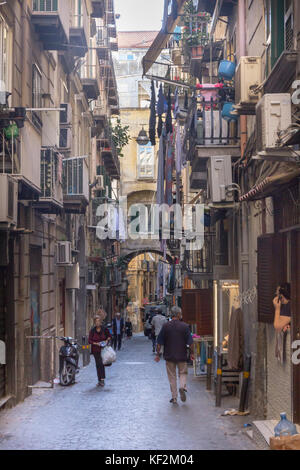 Eine typische Gasse in der Spanischen Viertel, Neapel, Italien Stockfoto