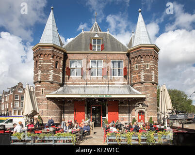 Cafe in De Waag, Amsterdam, Niederlande Stockfoto