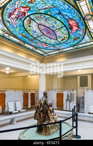 Männer Bad Hall Im historischen Fordyce Bath House, Central Avenue ('Bathhouse Row'), Hot Springs, Arkansas, USA Stockfoto