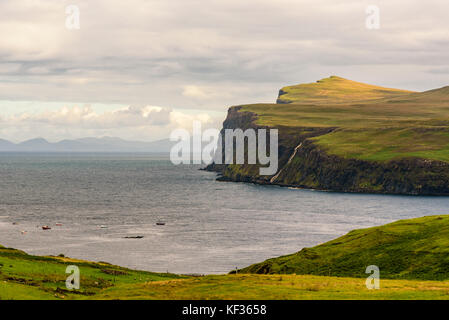 Einen malerischen Blick auf die herrliche Natur in der Nähe von Portree, einer kleinen Stadt in der Isle of Skye, Schottland Stockfoto