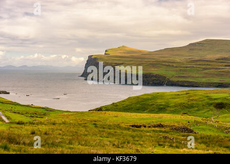 Einen malerischen Blick auf die herrliche Natur in der Nähe von Portree, einer kleinen Stadt in der Isle of Skye, Schottland Stockfoto