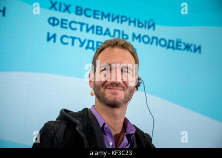 Nick Vujicic, ein australischer Coach und Motivationstrainer, mit Tetra geboren - Amelia Syndrom, gibt eine Pressekonferenz in Sotschi, Russland Stockfoto