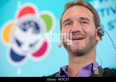 Nick Vujicic, ein australischer Coach und Motivationstrainer, mit Tetra geboren - Amelia Syndrom, gibt eine Pressekonferenz in Sotschi, Russland Stockfoto