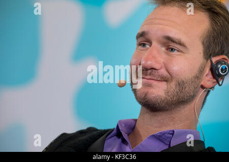 Nick Vujicic, ein australischer Coach und Motivationstrainer, mit Tetra geboren - Amelia Syndrom, gibt eine Pressekonferenz in Sotschi, Russland Stockfoto