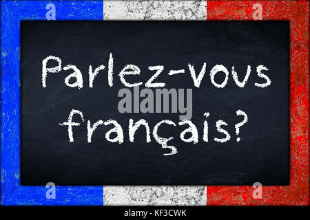 Parlez-vous Francais (Übersetzung: Sie sprechen Französisch) Sprache Bildung Konzept auf der Tafel Tafel mit Holz- Flagge Frankreich frame Stockfoto