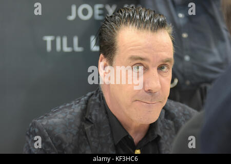 Frankfurt, Deutschland. Oktober 2017. Till Lindemann, Sänger/Songwriter der Band Rammstein, auf der Frankfurter Buchmesse 2017 Stockfoto